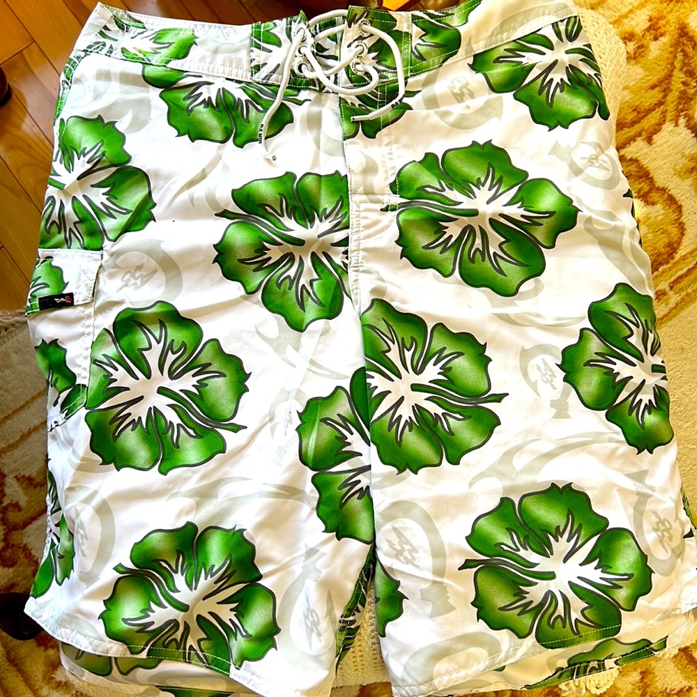 Da hui size 32 shorts